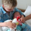 Milo mag aan Kippie zitten: ultieme broederliefde!