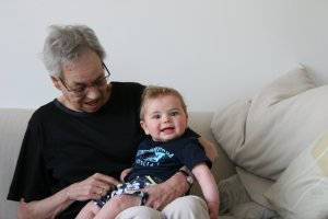 "Gesellie bij Oma op de bank!"