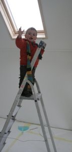 "Geef die kwas en ferfpot maar aan hoor papa!!"