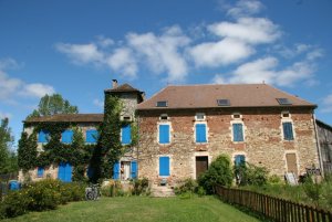 Het huisje..met 6 slaapkamers, 2 badkamers en 3 wcs'.!