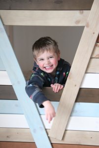 Happy bunny in z'n boomhutbed!