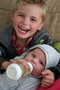 Milo kijkt wel een beetje wantrouwend he?